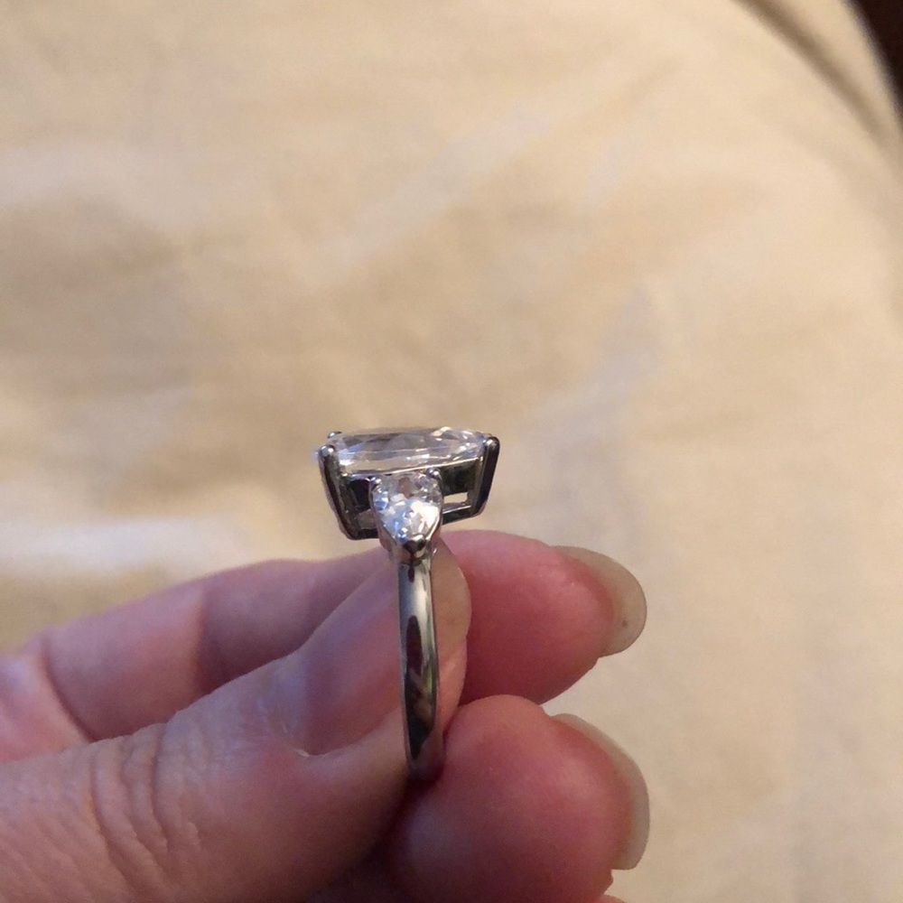 Comfort fit silver colored pear shaped ring - Picture 8 of 8